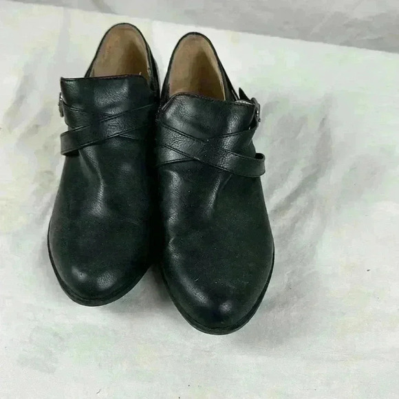 Womens Black Leather Bootie '7M Slip On Strap Silver Buckle 1" Heel Memory Foam - Picture 2 of 6